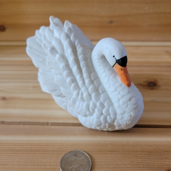 Royal Heritage swan - Picture 2 of 5